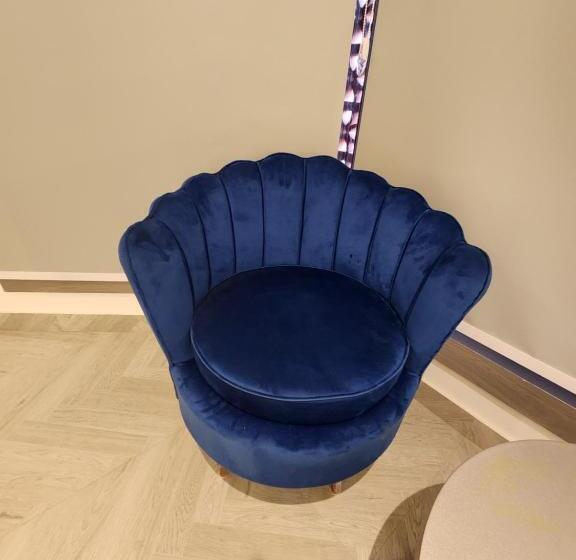 هتل Express Square9