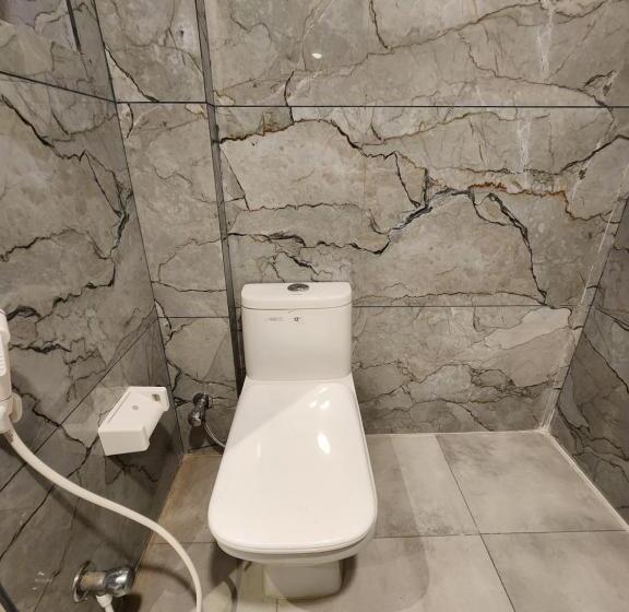 هتل Express Square9