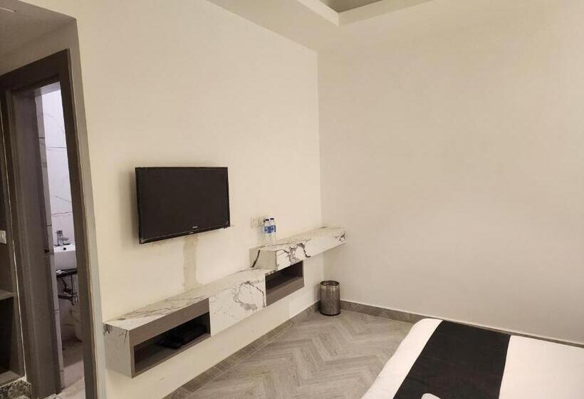 هتل Express Square9