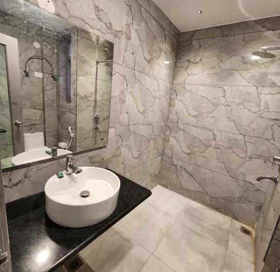 هتل Express Square9