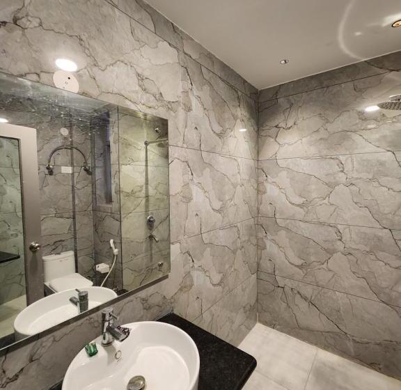 هتل Express Square9