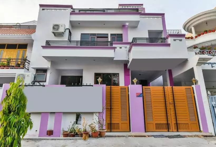 Collection O Hotel Vijay Inn Near Gomti Riverfront Park