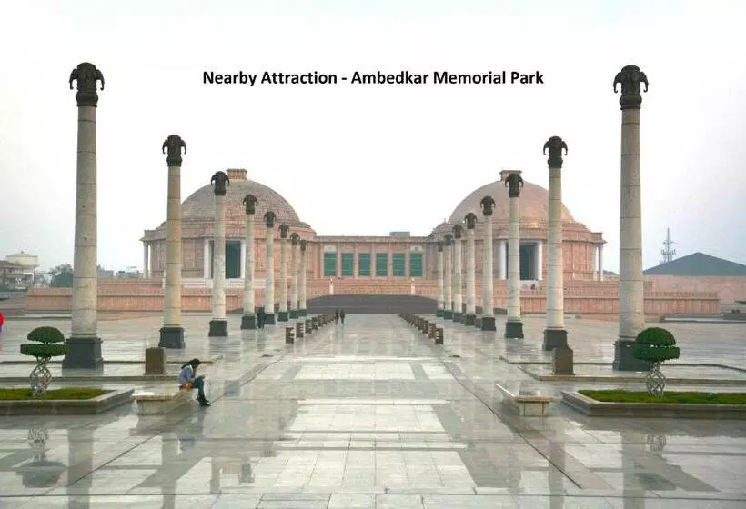 Collection O Hotel Vijay Inn Near Gomti Riverfront Park