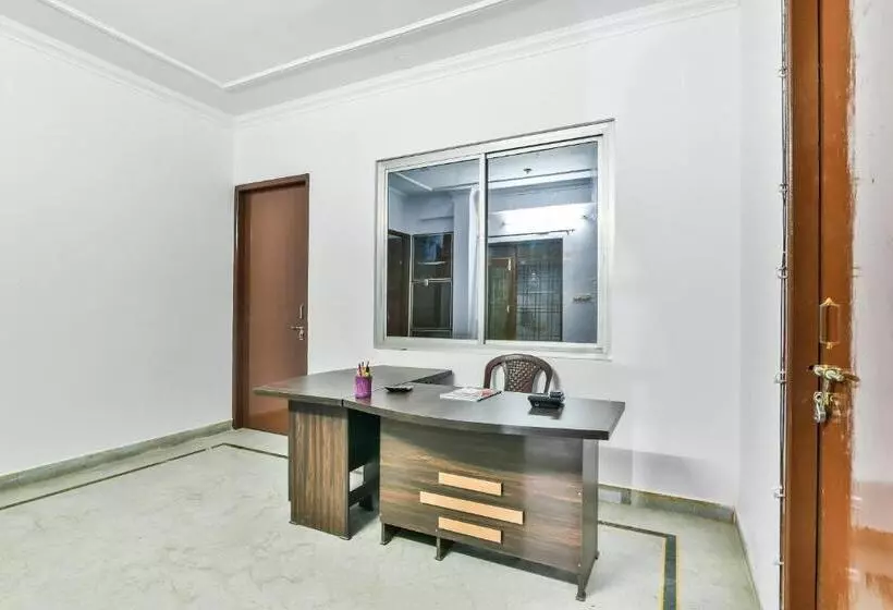 Collection O Hotel Vijay Inn Near Gomti Riverfront Park