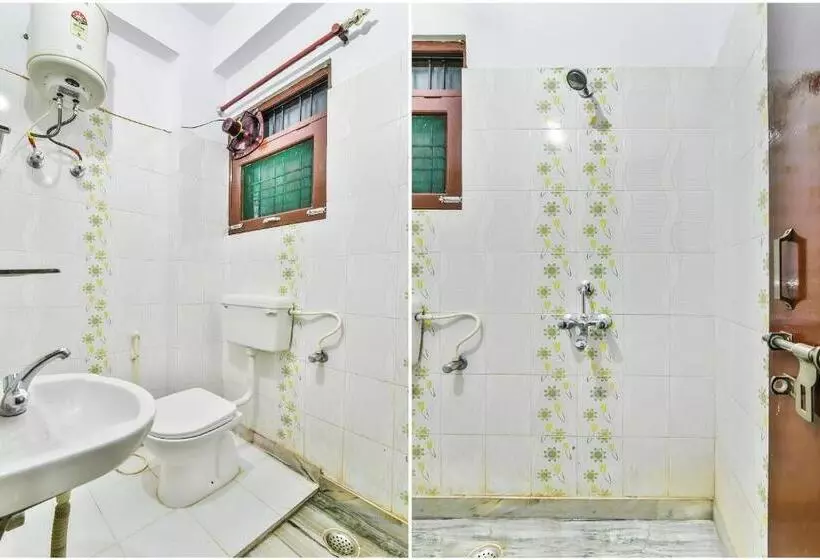 Collection O Hotel Vijay Inn Near Gomti Riverfront Park