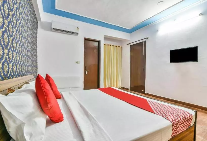 Collection O Hotel Vijay Inn Near Gomti Riverfront Park