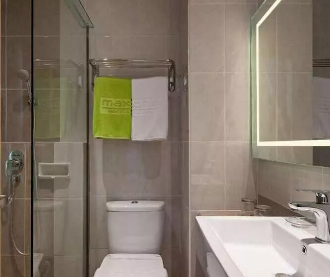 Maxonehotels At Kota Harapan Indah Bekasi