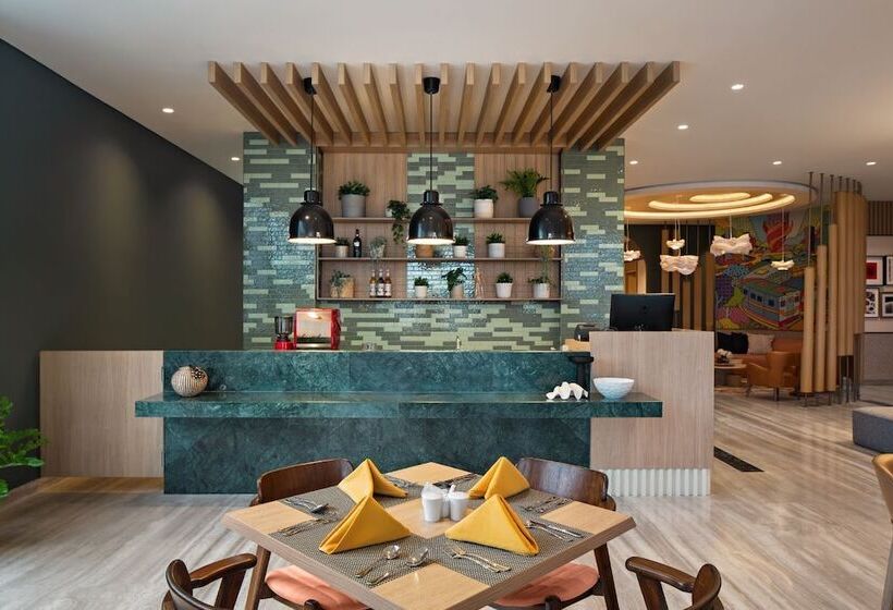 Maxonehotels At Kota Harapan Indah Bekasi