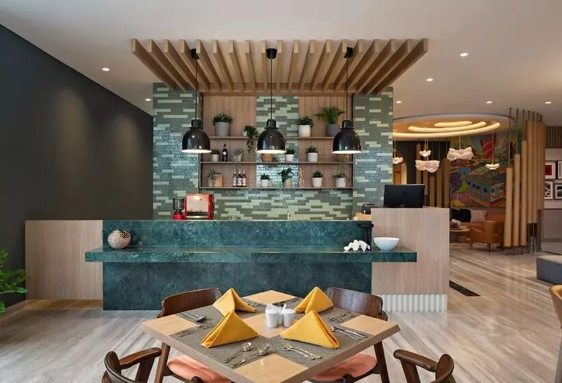 Maxonehotels At Kota Harapan Indah Bekasi