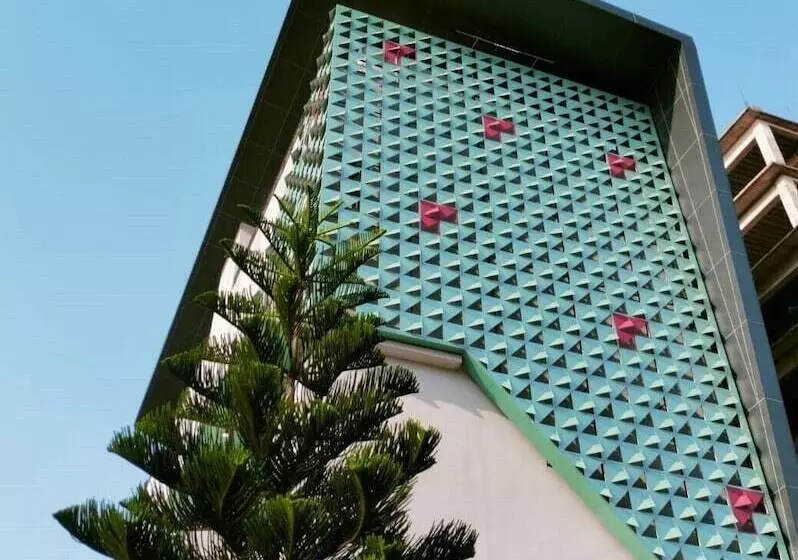 Maxonehotels At Kota Harapan Indah Bekasi