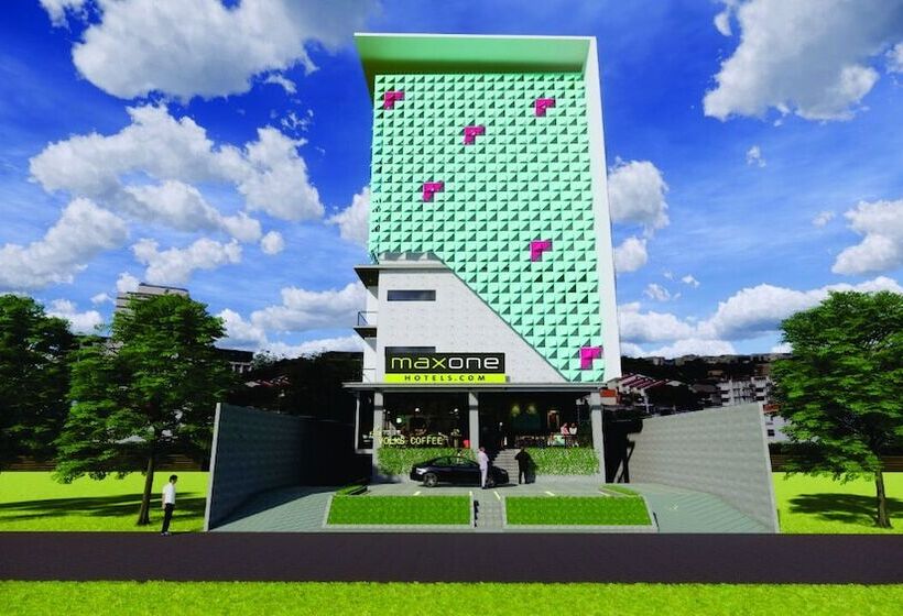 Maxonehotels At Kota Harapan Indah Bekasi