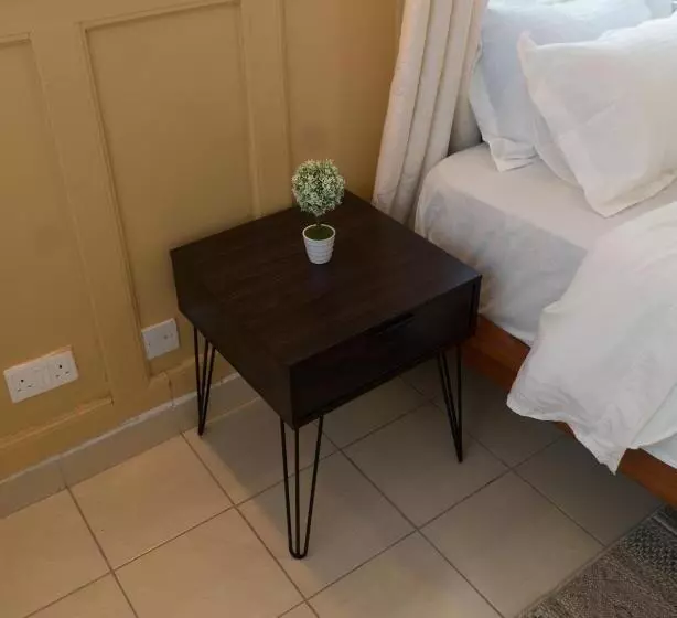پانسیون Guesthouse In Kamakis Eastern Bypass