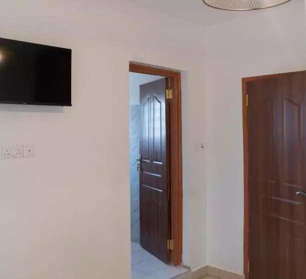 پانسیون Guesthouse In Kamakis Eastern Bypass