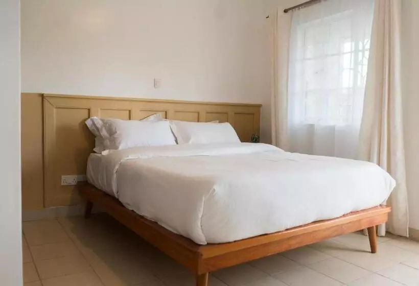 پانسیون Guesthouse In Kamakis Eastern Bypass