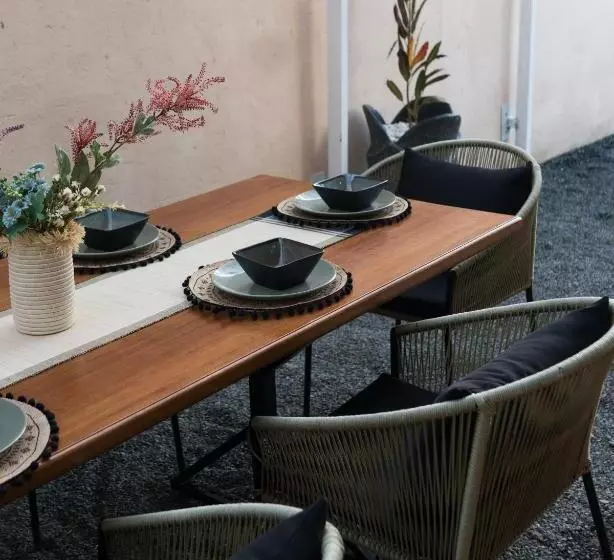 پانسیون Guesthouse In Kamakis Eastern Bypass