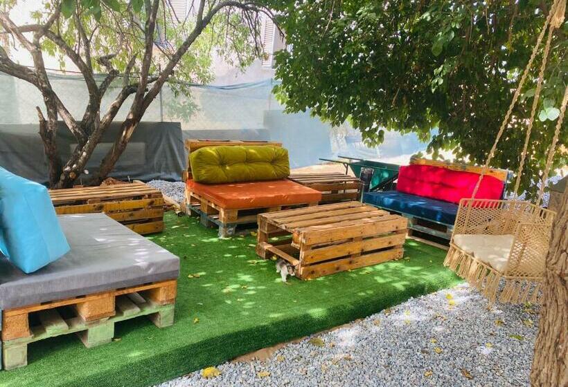 تختخواب و صبحانه Secret Garden 03