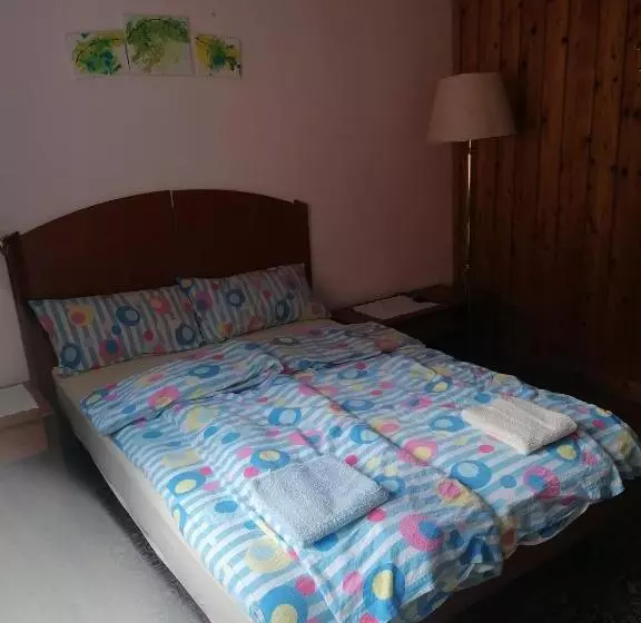 تختخواب و صبحانه Smučarska Koča