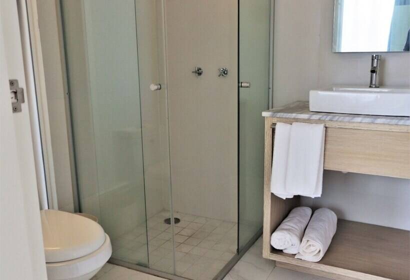 Satelite 2750 Hotel & Suites