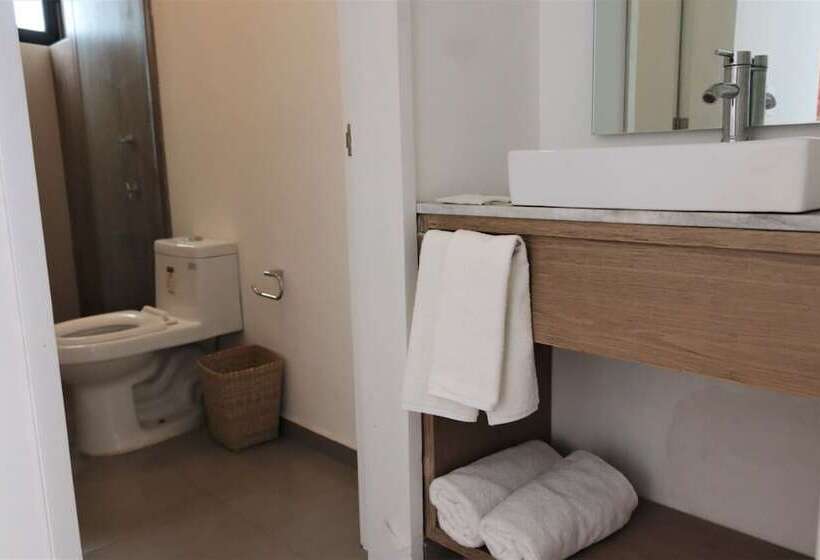 Satelite 2750 Hotel & Suites