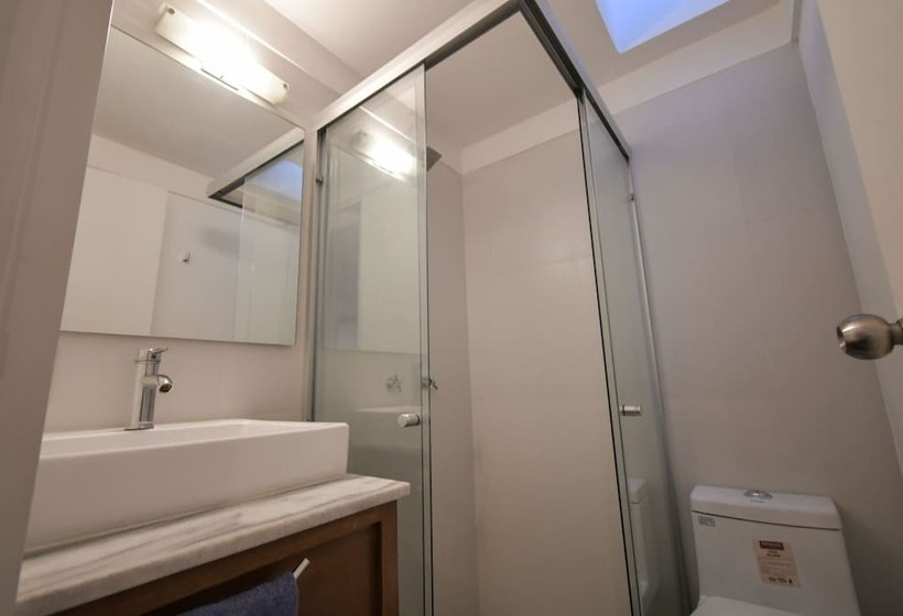 Satelite 2750 Hotel & Suites