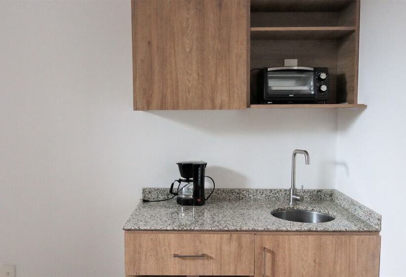 Satelite 2750 Hotel & Suites