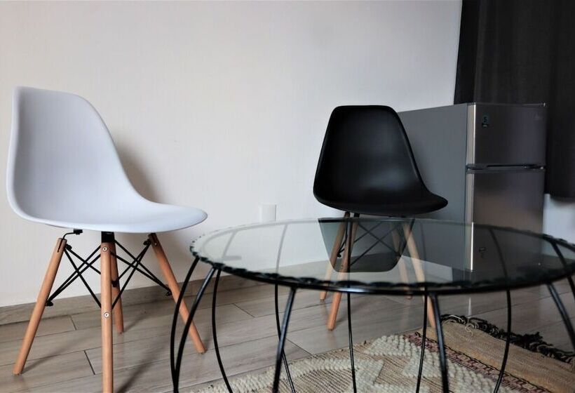 Satelite 2750 Hotel & Suites