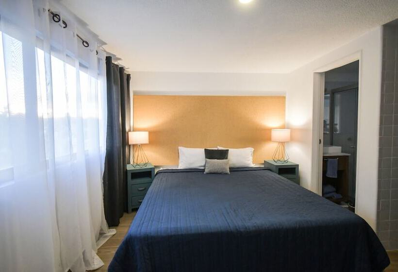 Satelite 2750 Hotel & Suites