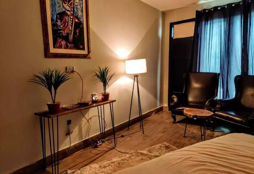 هتل Orangeloft Frontier