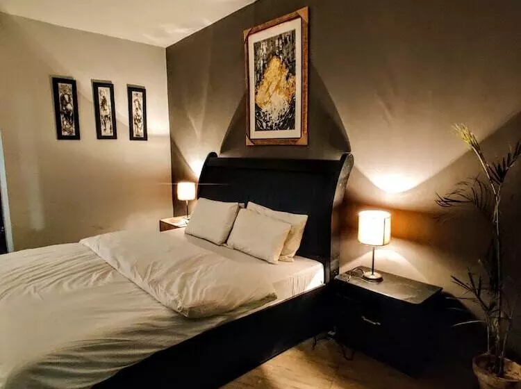 هتل Orangeloft Frontier