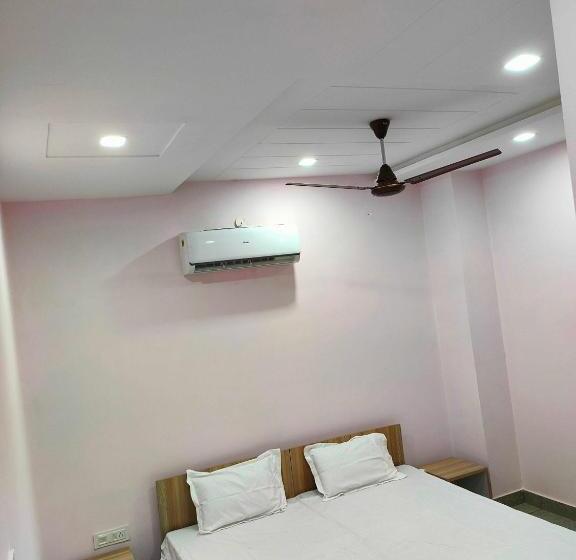 Отель Oyo  Palazzo