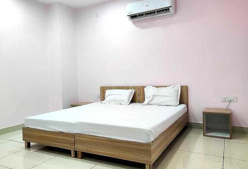 Отель Oyo  Palazzo