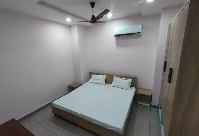 Hotelli Oyo  Palazzo