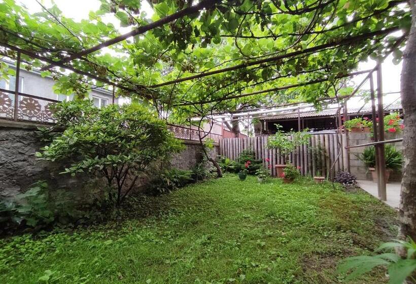 پانسیون Aloni Green Acres