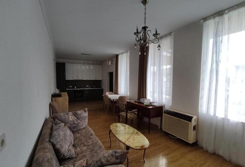 پانسیون Aloni Green Acres