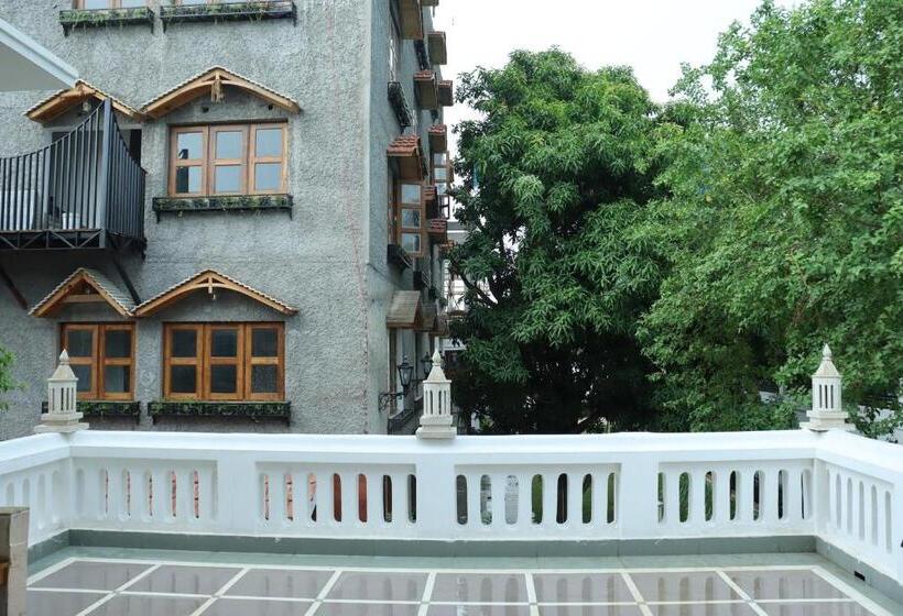 The Stoneberry Resort