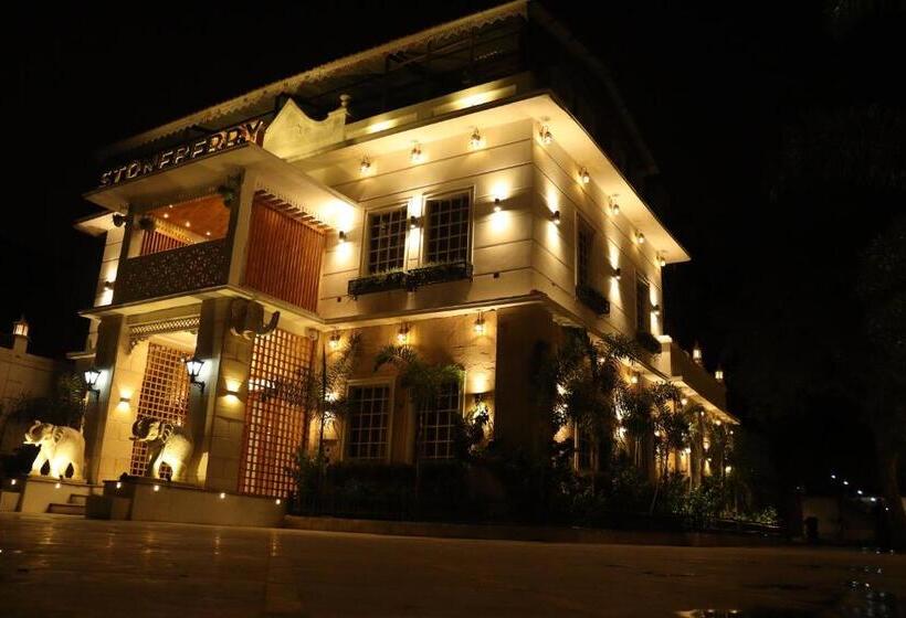 The Stoneberry Resort