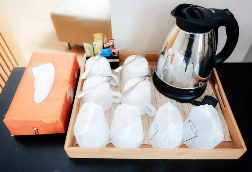 De Hug Hotel & Residence