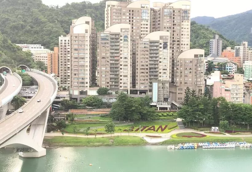 هتل Lake