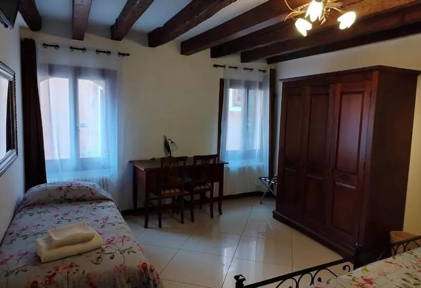 Sweet Venice   Rooms & Apartments