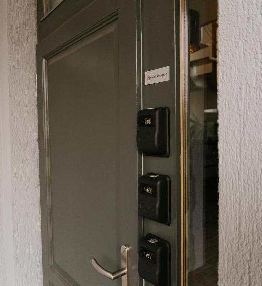 پانسیون Valet Apartment