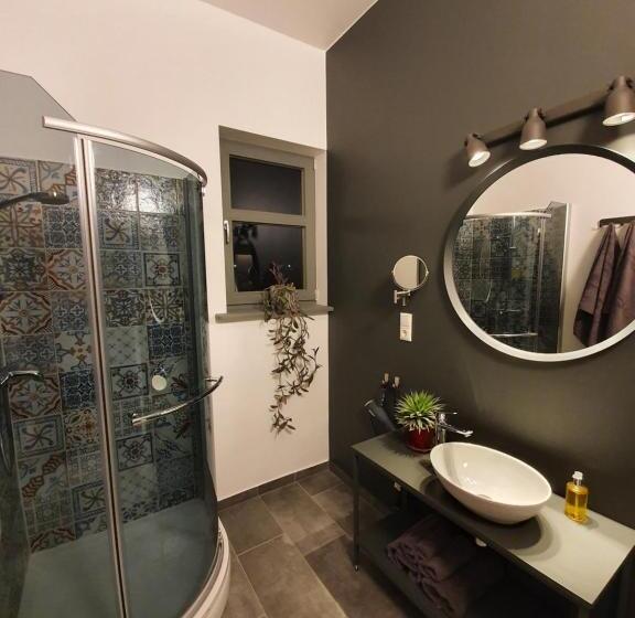 پانسیون Valet Apartment