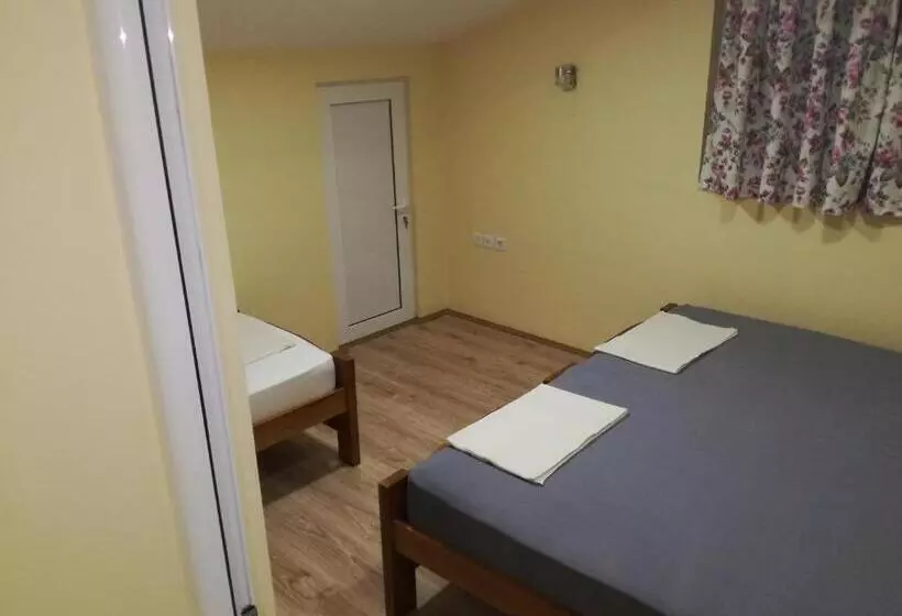 Hostel „ж