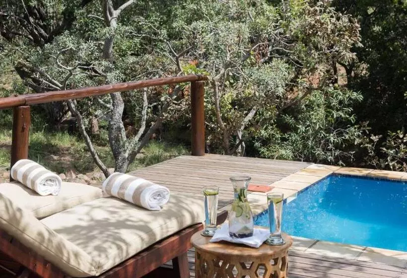 ホテル Ndlovu Safari Lodge
