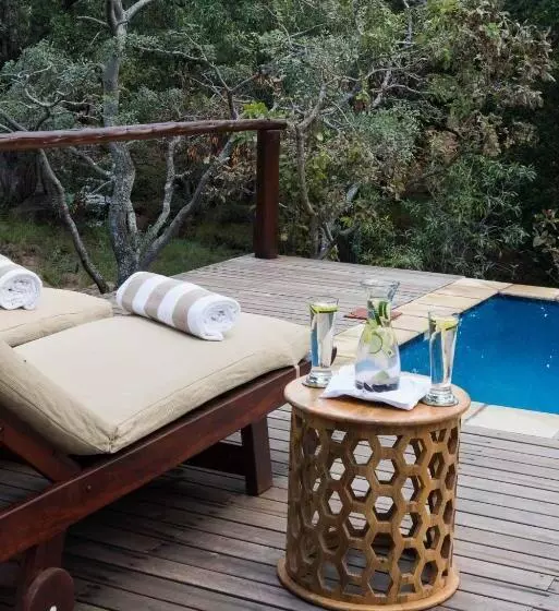 ホテル Ndlovu Safari Lodge