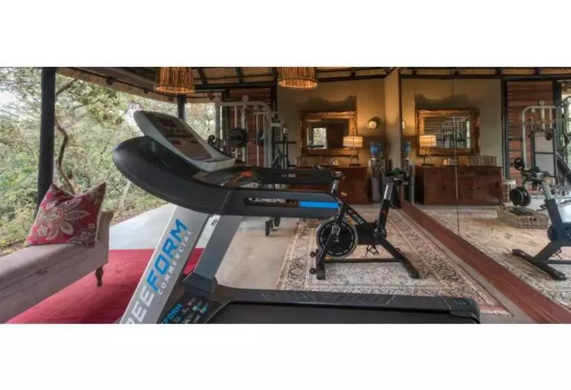 ホテル Ndlovu Safari Lodge