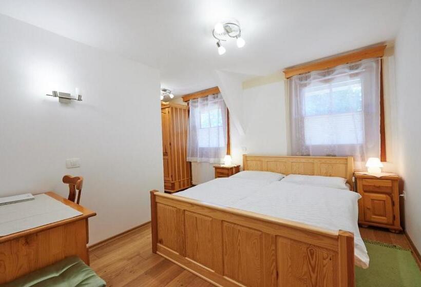 هتل Turistična Kmetija Stoglej