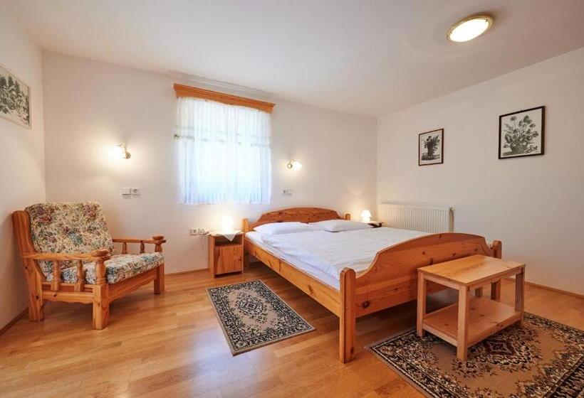 هتل Turistična Kmetija Stoglej