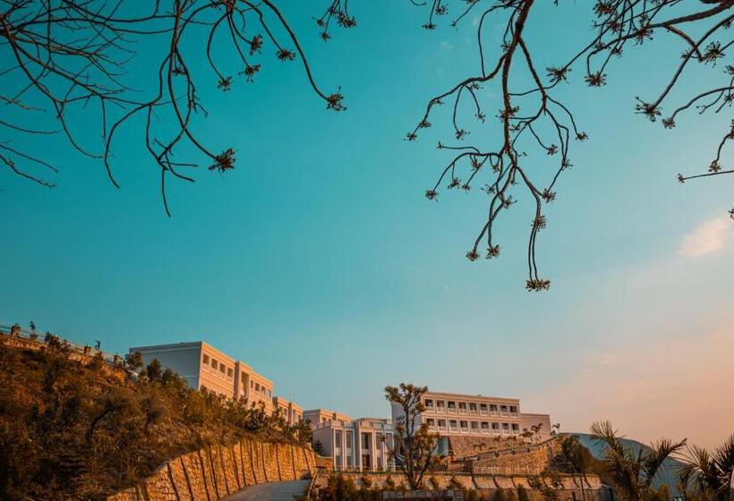 Tree Of Life Vantara Resort & Spa