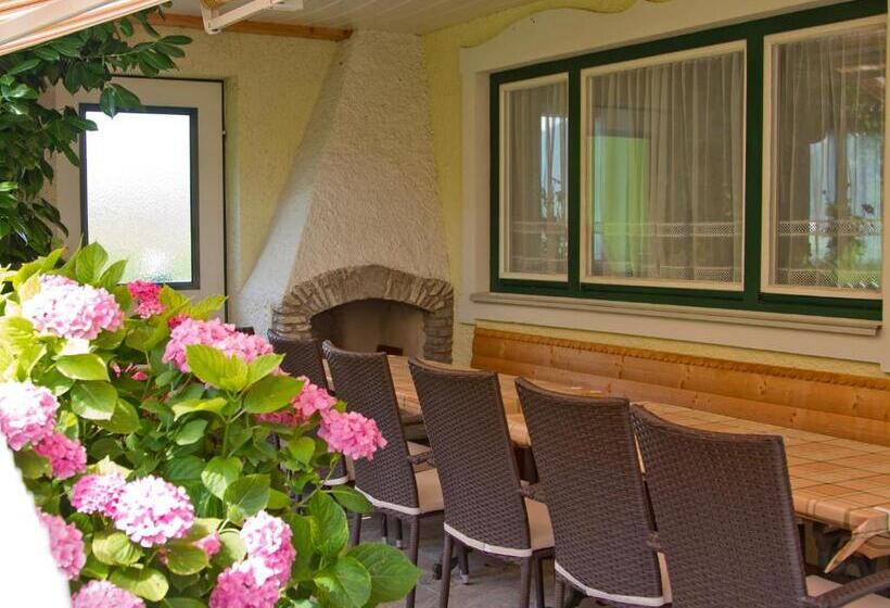 ペンション Haus Am Wald