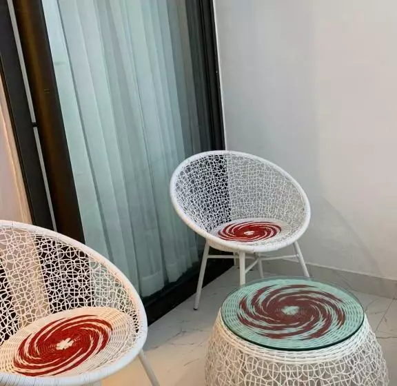 تختخواب و صبحانه Tms   Pullman Luxury Outlet   High Floor Beach View